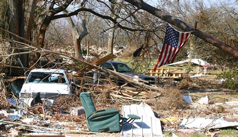 Hurricane Katrina: Yhdysvaltain historian tuhoisin luonnonkatastrofi ja poliittinen kiista rasismin varjossa